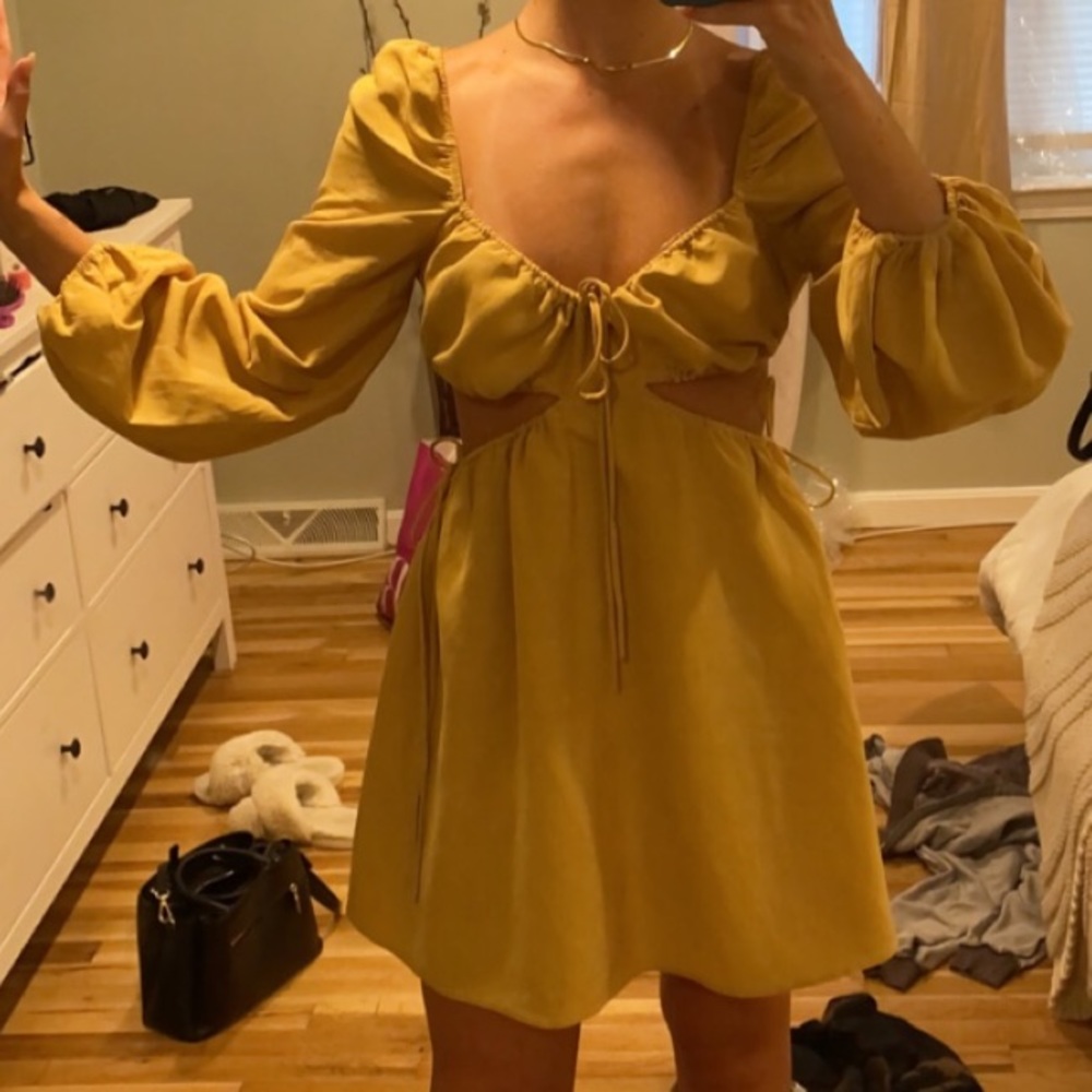 Long sleeve Yellow baby doll dress with open back